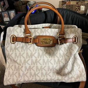 Michael Kors Hamilton Large Vanilla Monogrammed textured leather handbag